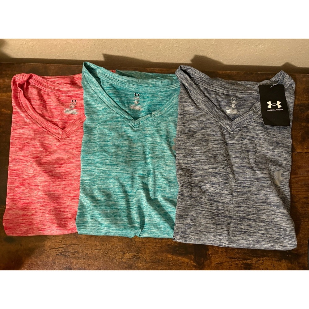 Under Armour Women Size S Lot Of 3 Loose Short Sleeve Tech Twist V-neck Shirts